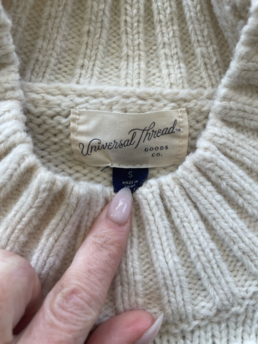 Sweater bundle! 3 sweaters, Old Navy & Universal Threads, XS/Small - Picture 3 of 9